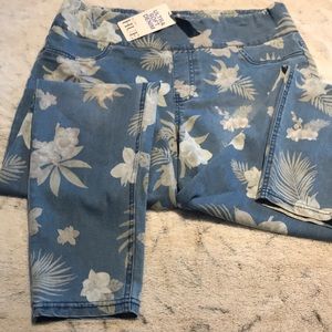 Ultra soft denim from HUE a lot of comfort (L) 💝